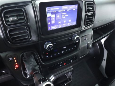 Used 2025 RAM ProMaster 2500 w/ Convenience Group FWD image 15
