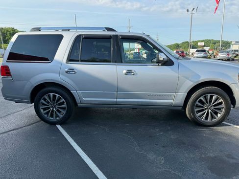 Used 2016 Lincoln Navigator Select AWD/4WD image 4