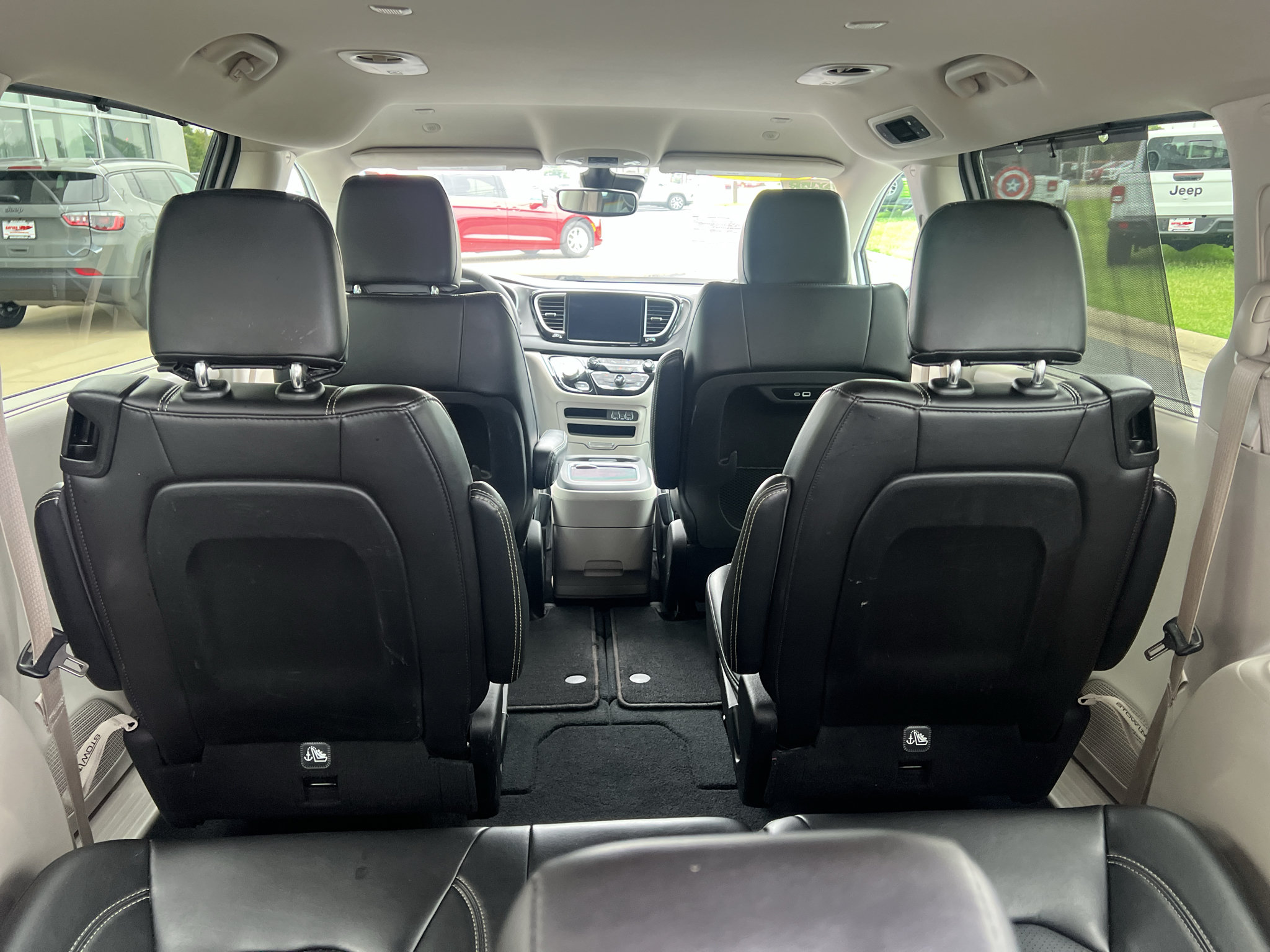 Used 2024 Chrysler Pacifica Touring-L FWD image 12