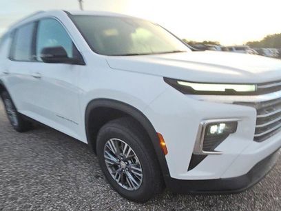 Used 2025 Chevrolet Traverse LT