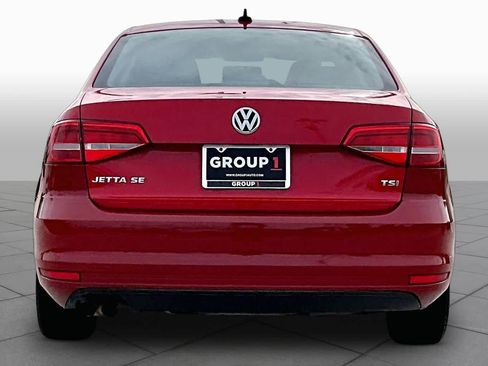 Used 2015 Volkswagen Jetta SE FWD image 4