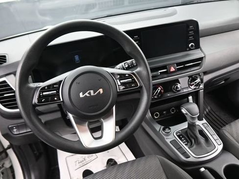 Used 2024 Kia Seltos LX AWD/4WD image 26