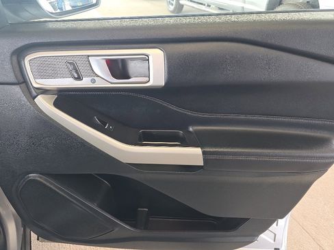 Used 2021 Ford Explorer Limited w/ Equipment Group 301A image 17