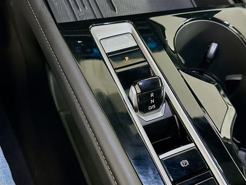 Used 2025 Volkswagen Atlas Cross Sport SE image 25