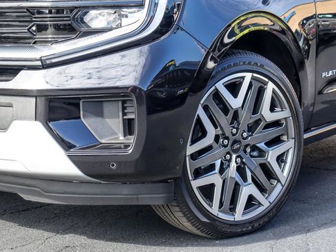 Certified 2025 Ford Expedition Platinum w/ Platinum Ultimate Package image 4