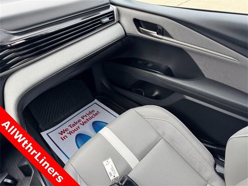 Used 2025 Toyota Camry SE image 15