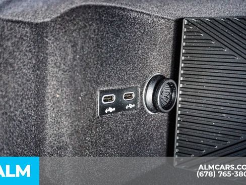 Used 2025 BMW i7 eDrive50 w/ M Sport Package RWD image 49