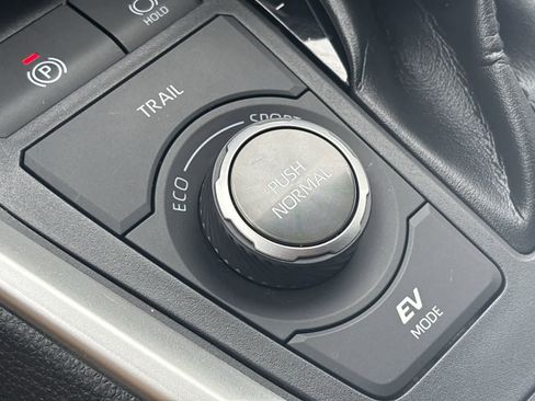 Used 2019 Toyota RAV4 Limited w/ Limited Grade Weather Package AWD/4WD image 31