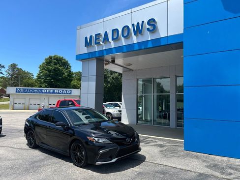 Used 2023 Toyota Camry XSE FWD image 1