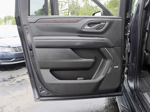 Used 2023 Chevrolet Suburban LT AWD/4WD image 35
