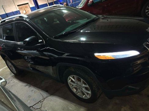 Used 2017 Jeep Cherokee Latitude w/ Cold Weather Group image 4