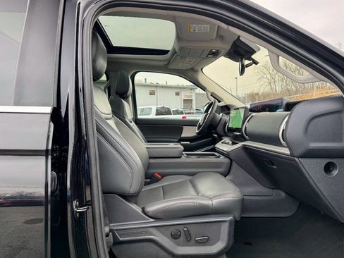 Used 2025 Ford Expedition Active image 13