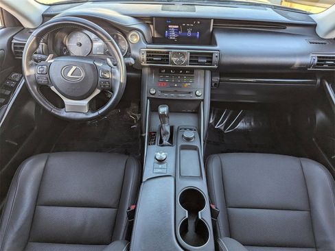 Used 2019 Lexus IS 300 image 12