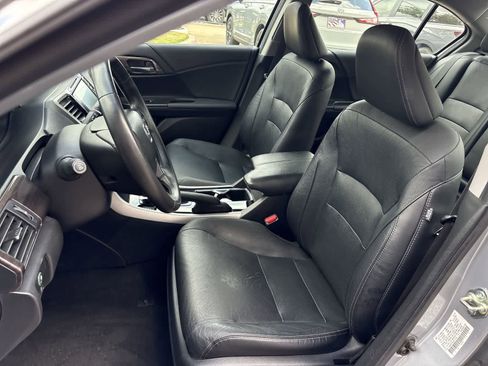 Used 2017 Honda Accord Touring image 10