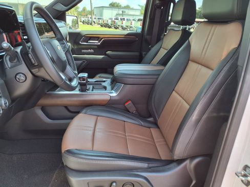 Certified 2024 Chevrolet Silverado 1500 High Country w/ Z71 Off-Road Package AWD/4WD image 13