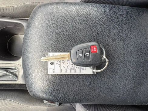 Used 2013 Toyota RAV4 LE AWD/4WD image 24