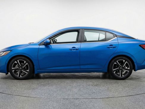 Used 2025 Nissan Sentra SV image 5