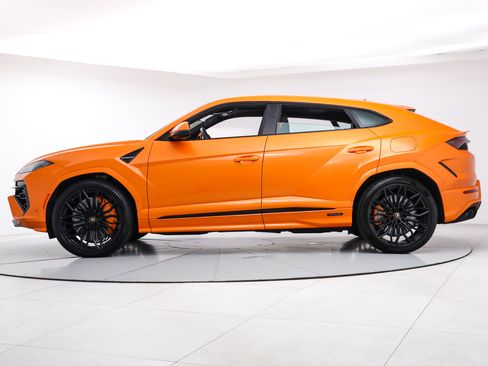 Used 2026 Lamborghini Urus SE AWD/4WD image 2