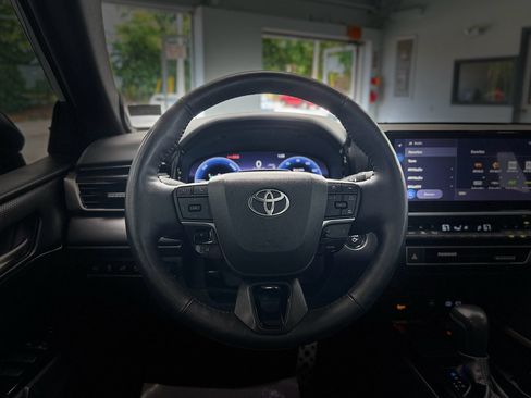 Used 2025 Toyota Camry XSE w/ Premium Plus Package AWD/4WD image 16