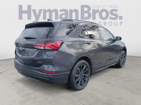 Used 2022 Chevrolet Equinox RS w/ Infotainment Package image 3