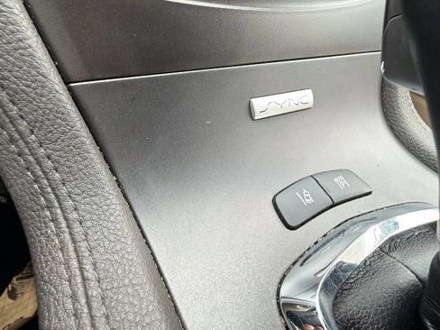 Used 2019 Lincoln MKT AWD image 40