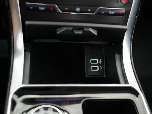 Used 2019 Ford Edge Titanium FWD image 29