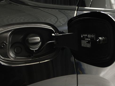 Used 2024 Porsche Cayenne image 18