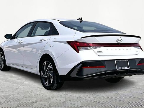 Certified 2025 Hyundai Elantra SEL image 13