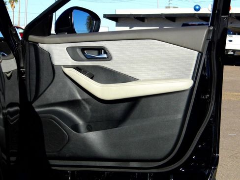 Used 2023 Nissan Rogue SV image 23