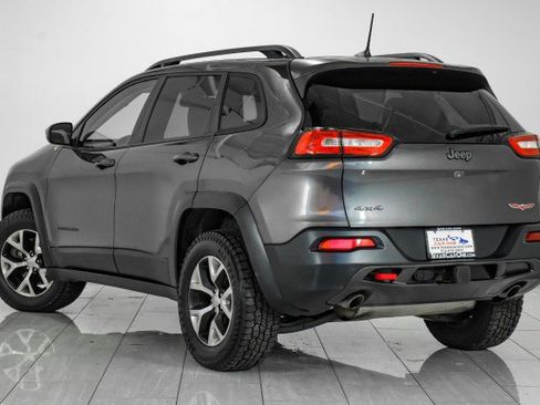 Used 2017 Jeep Cherokee Trailhawk w/ Cold Weather Group image 8