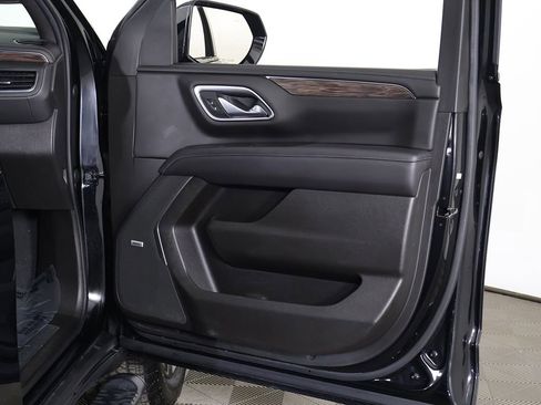 Used 2021 Chevrolet Tahoe Z71 w/ Luxury Package AWD/4WD image 28