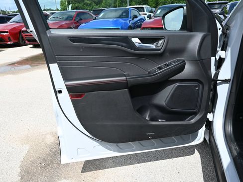 Used 2025 Ford Escape ST-Line FWD image 8