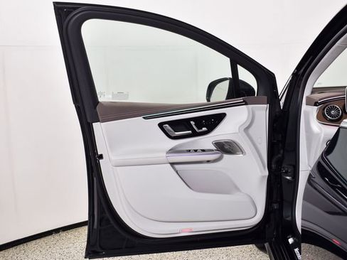 Certified 2023 Mercedes-Benz EQE 500 4MATIC SUV image 19