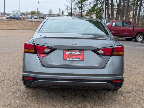 Used 2024 Nissan Altima 2.5 SV image 5