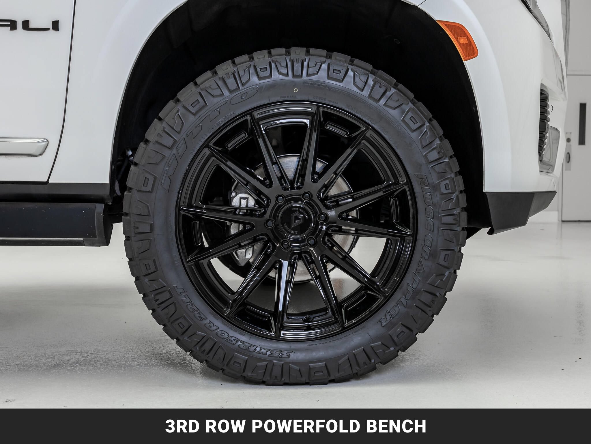Used 2023 GMC Yukon Denali AWD/4WD image 12