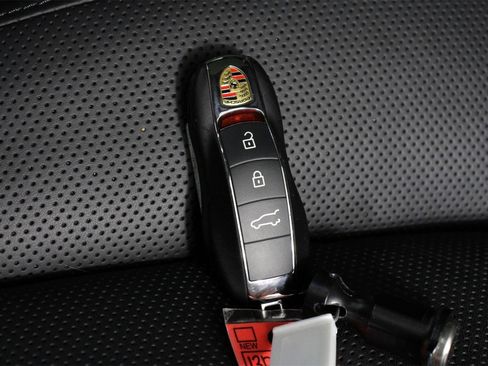 Used 2025 Porsche Macan image 34