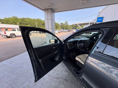 Used 2019 Cadillac XT4 Sport w/ Cold Weather Package FWD image 11
