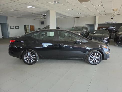 Used 2020 Nissan Versa SV FWD image 8