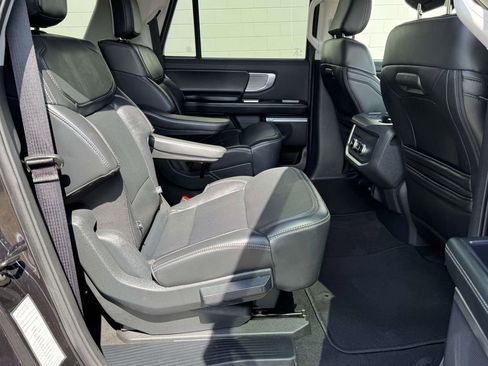 Used 2025 Ford Expedition Max Platinum AWD/4WD image 16