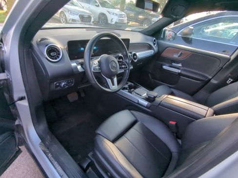 Used 2021 Mercedes-Benz GLB 250 w/ Premium Package image 7