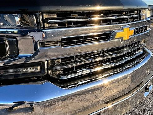 Used 2019 Chevrolet Silverado 1500 LTZ w/ LTZ Convenience Package image 26