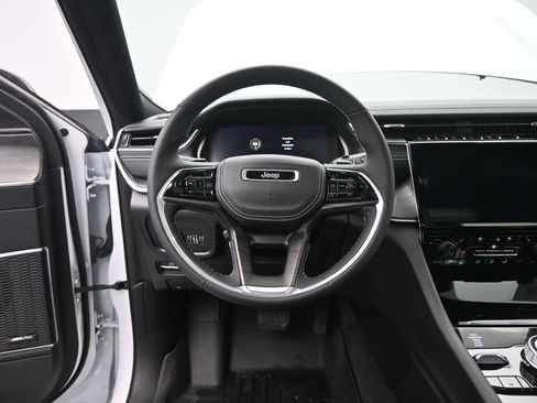Used 2023 Jeep Grand Cherokee Overland image 27