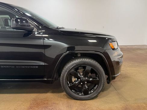 Used 2020 Jeep Grand Cherokee Altitude AWD/4WD image 31