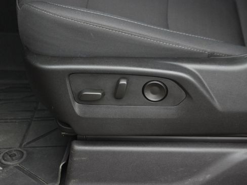 Used 2025 Chevrolet Silverado 2500 Custom w/ Custom Value Package image 21