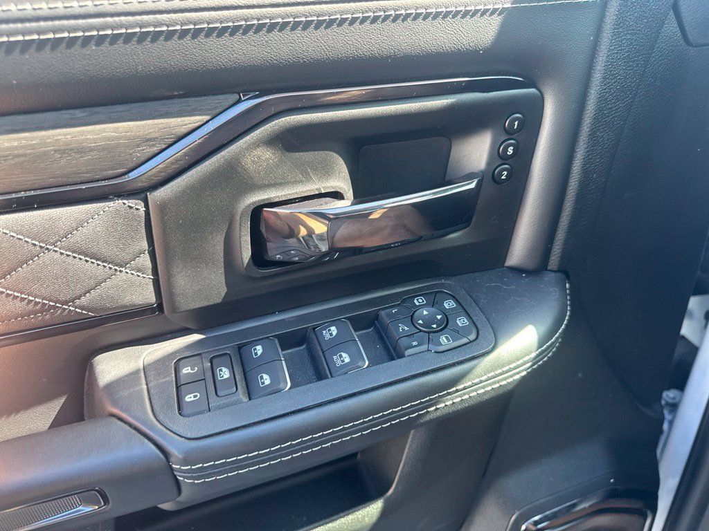 Used 2026 RAM 2500 Limited AWD/4WD image 25