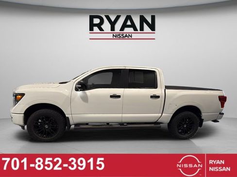 Certified 2019 Nissan Titan SL w/ Midnight Edition image 6