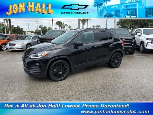Used 2020 Chevrolet Trax LT w/ LT Convenience Package FWD image 2