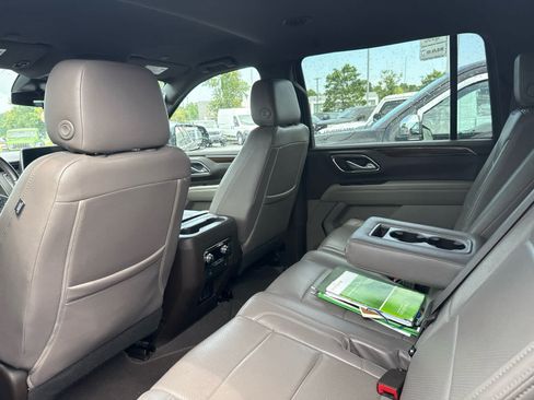 Used 2023 GMC Yukon XL SLE RWD image 5