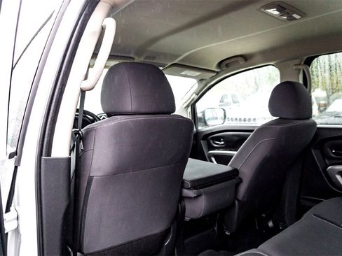 Used 2023 Nissan Titan SV image 28