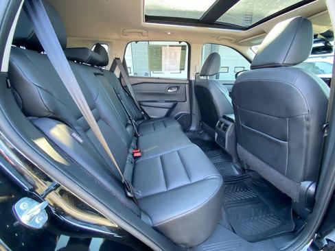 Used 2023 Nissan Rogue SV w/ SV Premium B Package FWD image 23